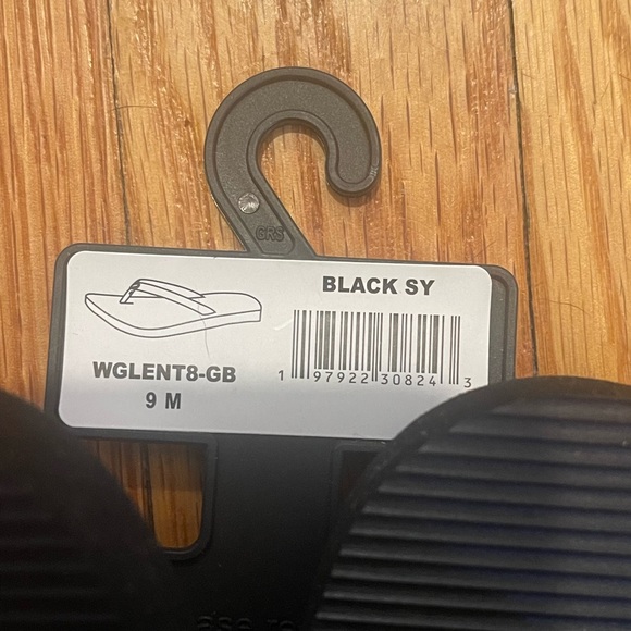 GUESS Woman’s Black Sy Flip Flops Size 9 NWT - Picture 5 of 5